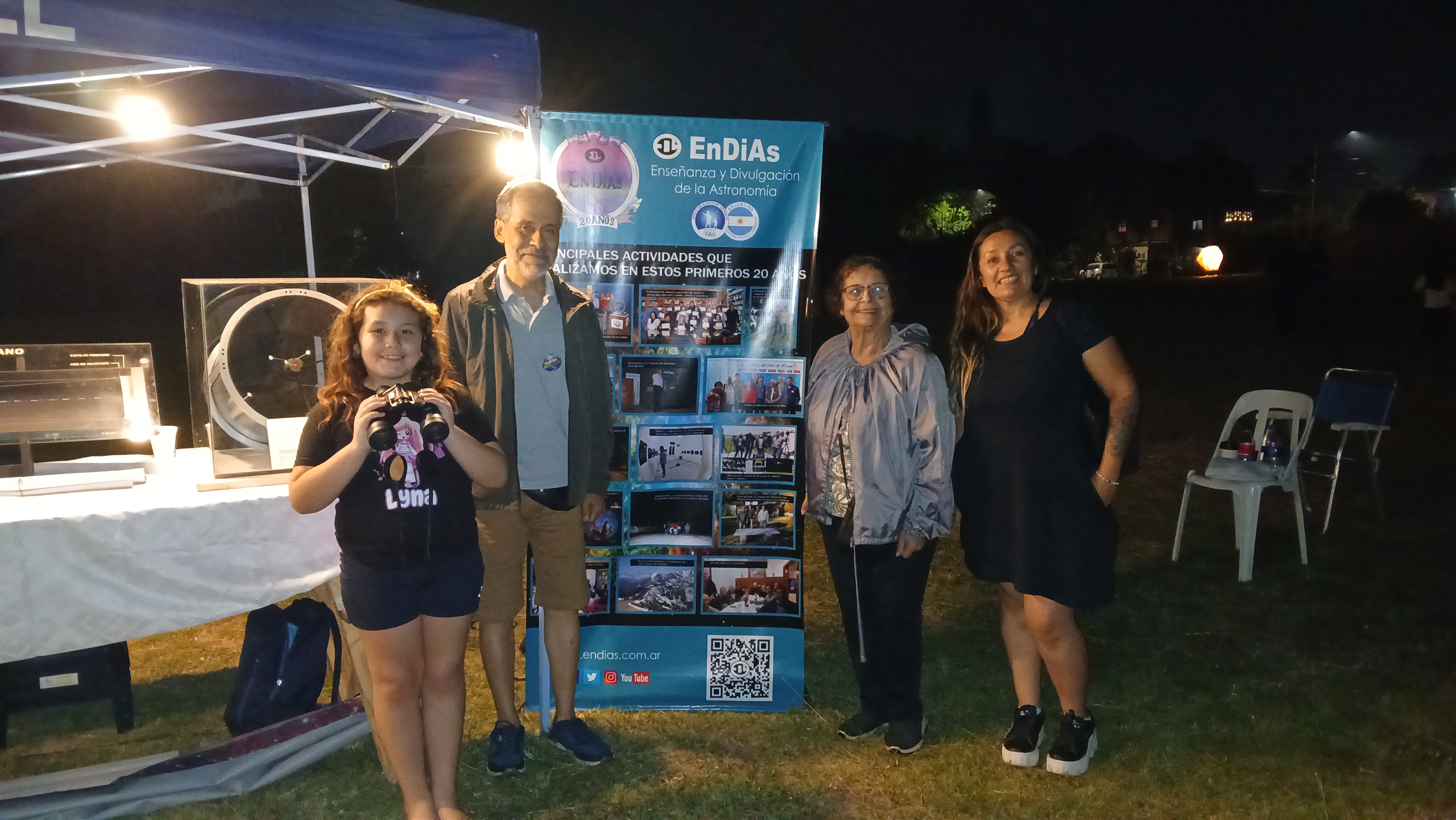 Hadim alumna de Astroniños. Erica alumna de Básica. Junto a Norma y Jorge Hadim alumna de Astroniños. Erica alumna de Básica. Junto a Norma y Jorge